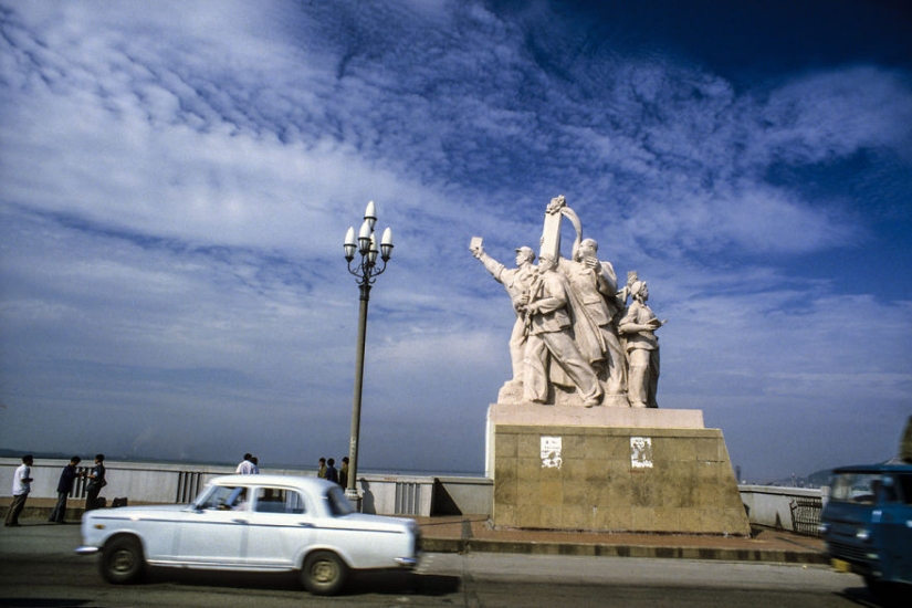 China of the 80s is similar to the Soviet Union as a twin brother