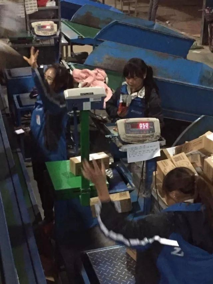 China Post during World Shopping Day on November 11th. Russian Post, hold on dear!