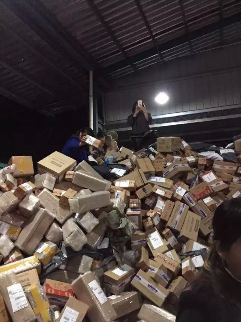 China Post during World Shopping Day on November 11th. Russian Post, hold on dear!