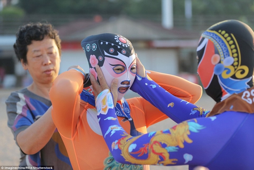 Chinese bathing suits "facekini" now come in the form of a panda, tiger and other animals