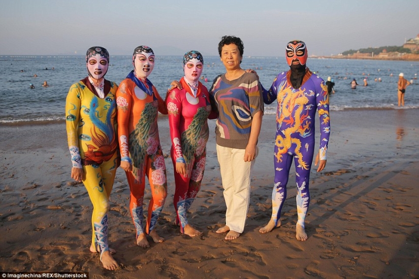 Chinese bathing suits "facekini" now come in the form of a panda, tiger and other animals