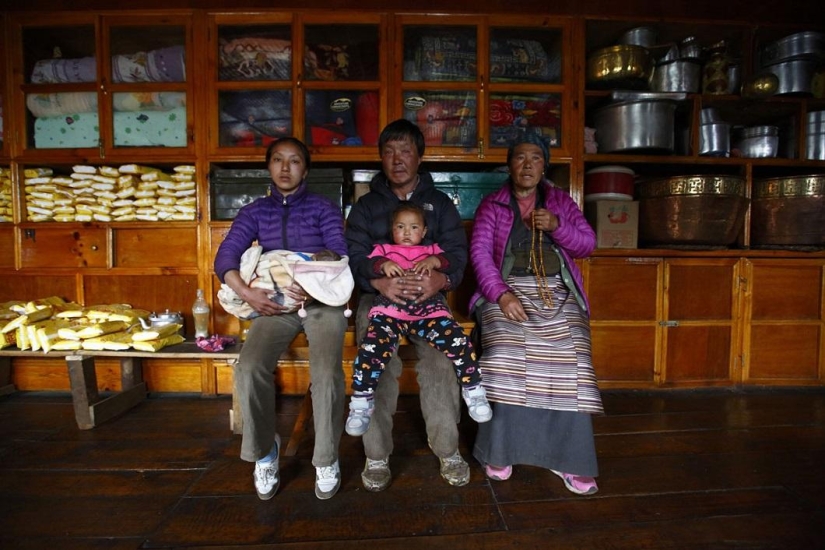 Climbing Everest Climbing Everest