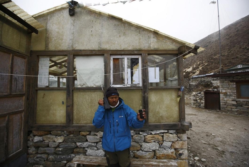 Climbing Everest Climbing Everest