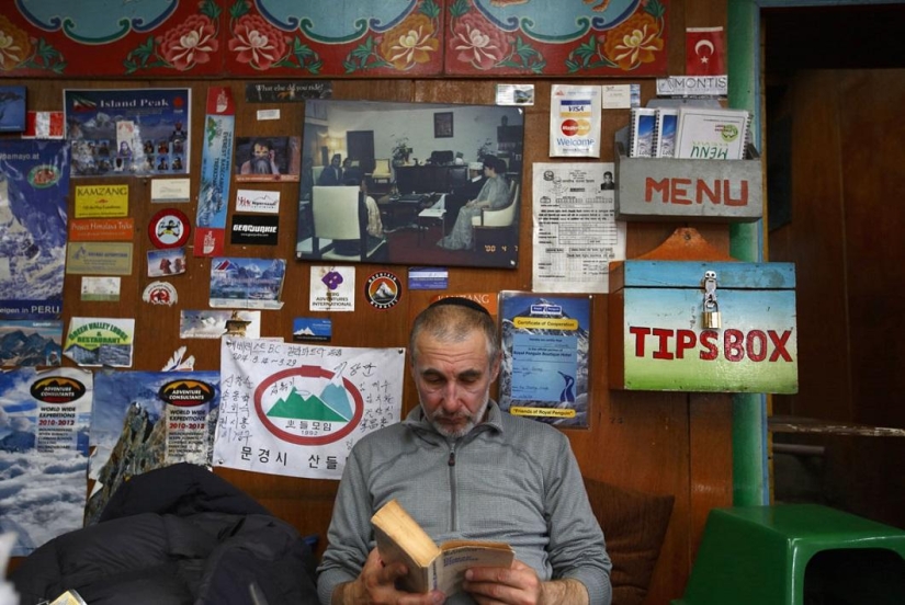 Climbing Everest Climbing Everest