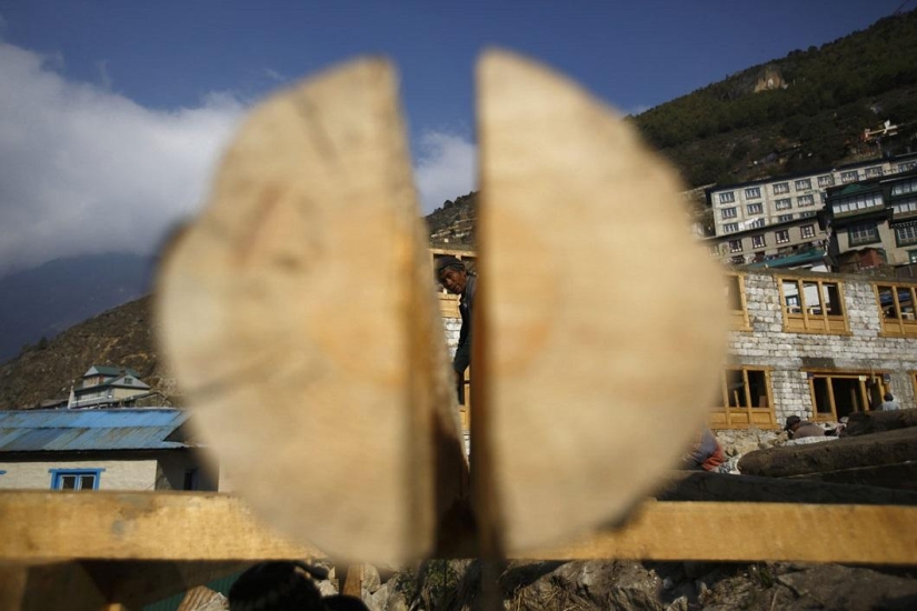 Climbing Everest Climbing Everest