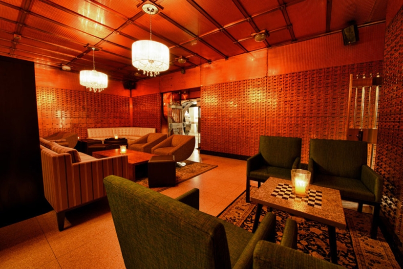 Cámara acorazada de un banco de los años 20 convertida en un elegante restaurante
