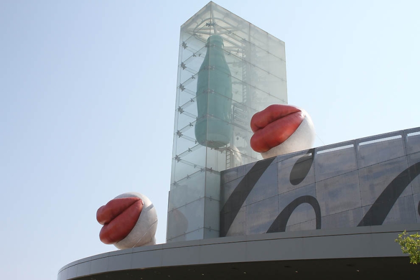 Cómo aprenderlo todo sobre la bebida más popular del mundo: un viaje al mundo de Coca-Cola Cómo aprenderlo todo sobre la bebida más popular del mundo: un viaje al mundo de Coca-Cola