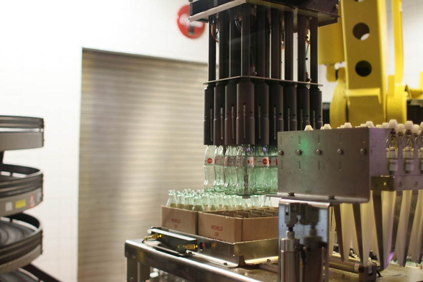 Cómo aprenderlo todo sobre la bebida más popular del mundo: un viaje al mundo de Coca-Cola Cómo aprenderlo todo sobre la bebida más popular del mundo: un viaje al mundo de Coca-Cola