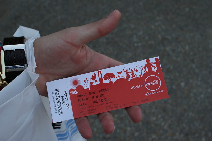 Cómo aprenderlo todo sobre la bebida más popular del mundo: un viaje al mundo de Coca-Cola Cómo aprenderlo todo sobre la bebida más popular del mundo: un viaje al mundo de Coca-Cola