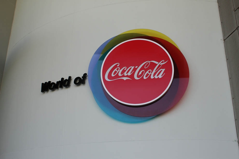 Cómo aprenderlo todo sobre la bebida más popular del mundo: un viaje al mundo de Coca-Cola Cómo aprenderlo todo sobre la bebida más popular del mundo: un viaje al mundo de Coca-Cola