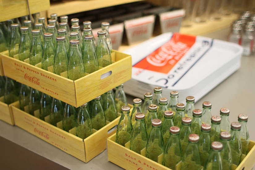 Cómo aprenderlo todo sobre la bebida más popular del mundo: un viaje al mundo de Coca-Cola Cómo aprenderlo todo sobre la bebida más popular del mundo: un viaje al mundo de Coca-Cola