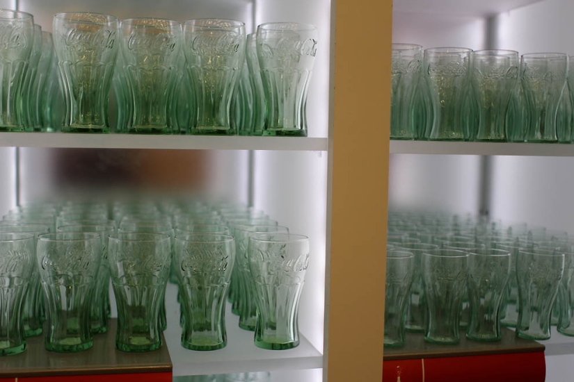 Cómo aprenderlo todo sobre la bebida más popular del mundo: un viaje al mundo de Coca-Cola Cómo aprenderlo todo sobre la bebida más popular del mundo: un viaje al mundo de Coca-Cola