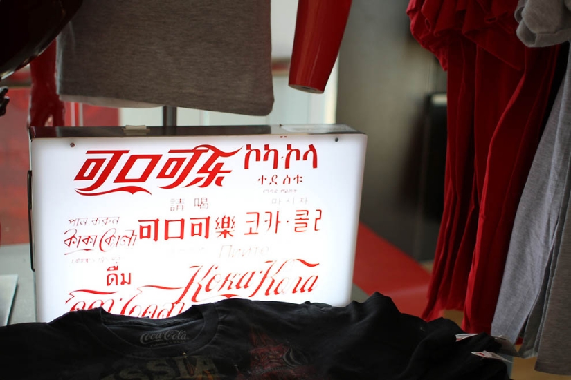 Cómo aprenderlo todo sobre la bebida más popular del mundo: un viaje al mundo de Coca-Cola Cómo aprenderlo todo sobre la bebida más popular del mundo: un viaje al mundo de Coca-Cola