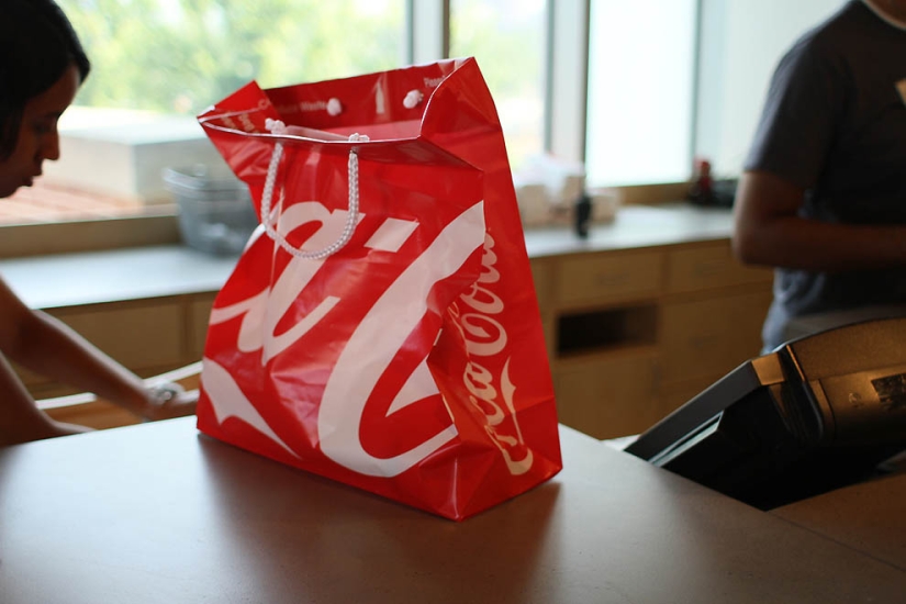 Cómo aprenderlo todo sobre la bebida más popular del mundo: un viaje al mundo de Coca-Cola Cómo aprenderlo todo sobre la bebida más popular del mundo: un viaje al mundo de Coca-Cola