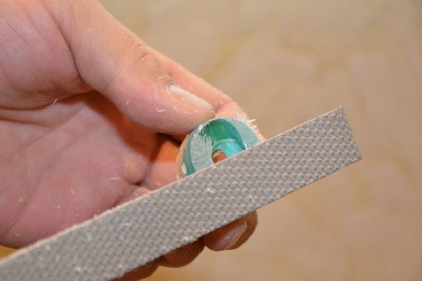 Cómo hacer un anillo de madera y epoxi