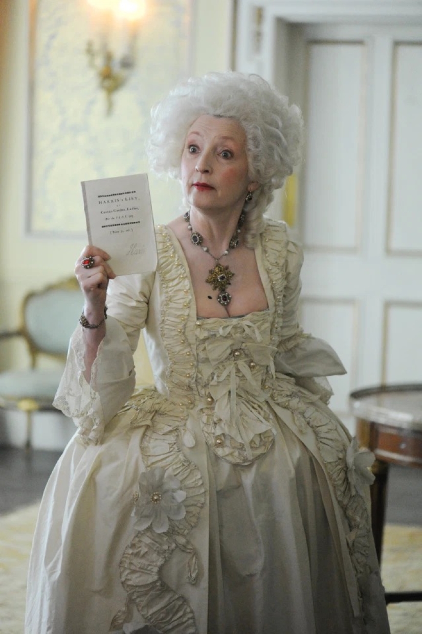 Cómo las cortesanas vendieron la virginidad de sus hijas y arrastraron a niñas ingenuas a la prostitución