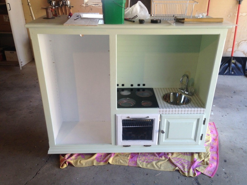 Cómo los haters acusaron a un padre que construyó una cocina de juguete para su hijo de criar a un &quot;gay&quot;