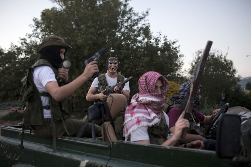 Cómo son los ejercicios militares de los estudiantes de secundaria israelíes