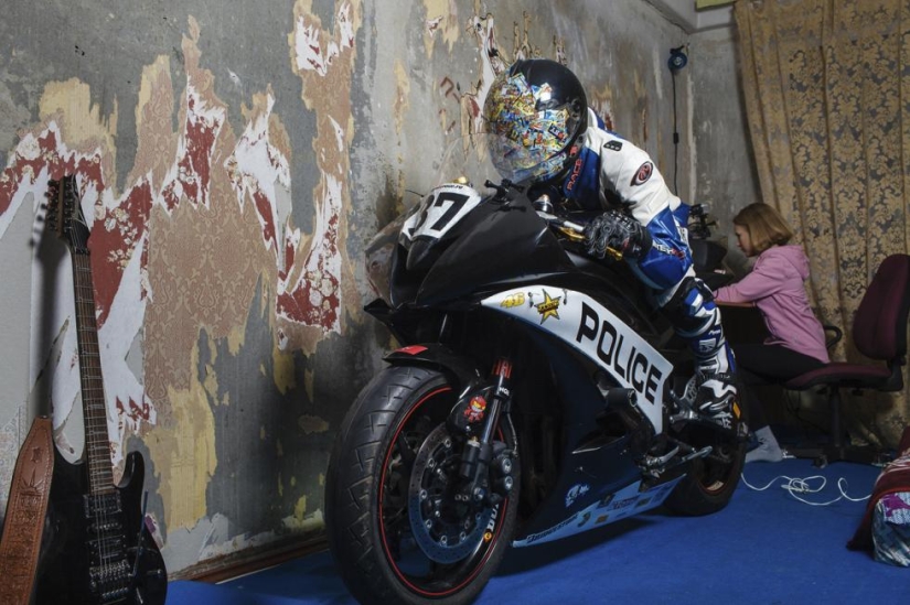 Cómo tratan los ciclistas rusos la toxicosis de la motocicleta