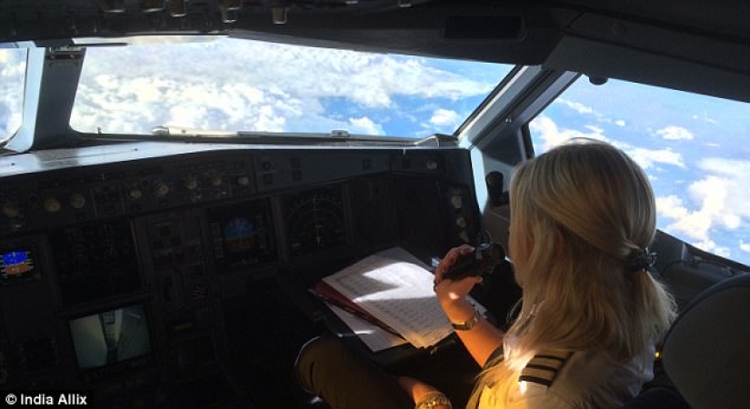 Cómo una mujer piloto controla un avión