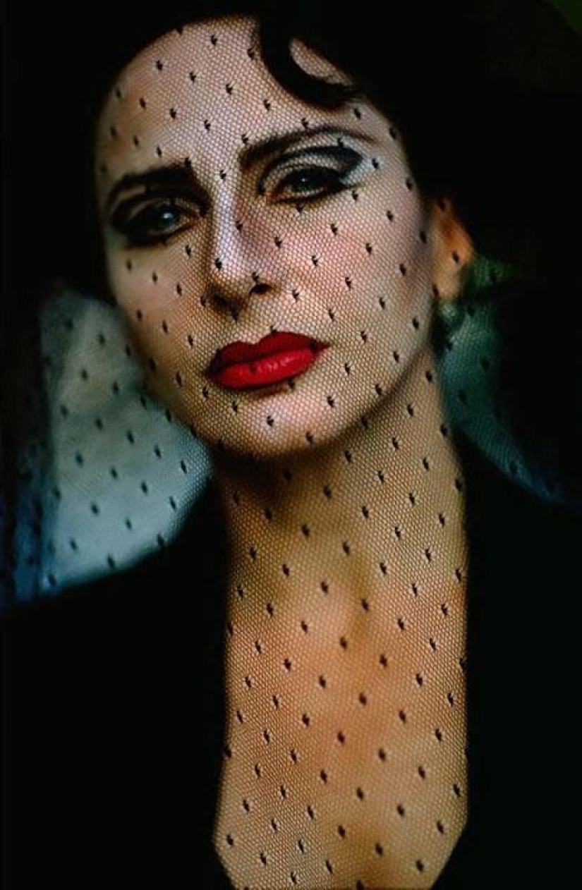 Colores: Negro Colores: Negro