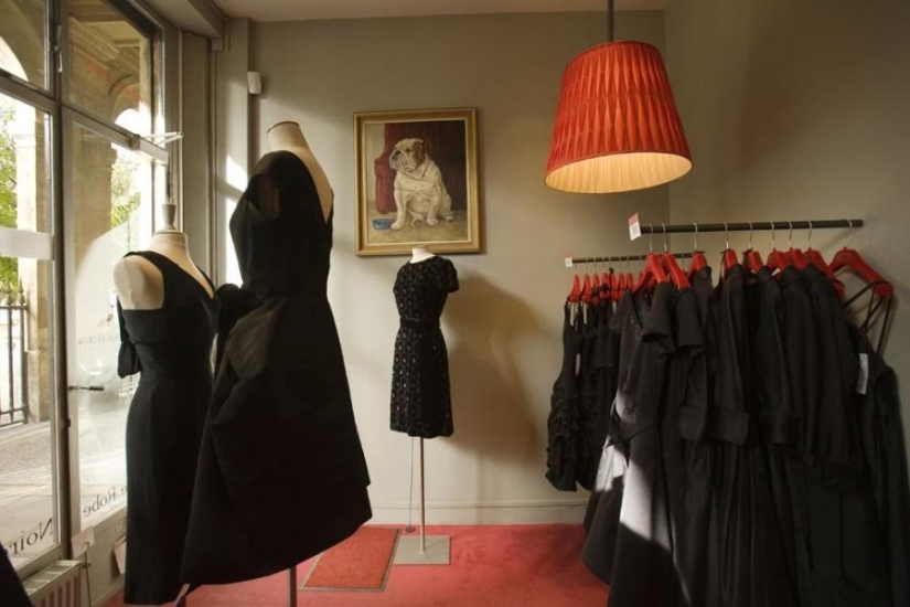 Colors: Black Colors: Black