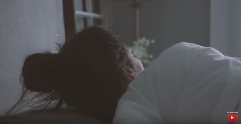 "Como de costumbre" y "mágicamente" : el mismo día a través de los ojos de madre e hijo "Como de costumbre" y "mágicamente" : el mismo día a través de los ojos de madre e hijo