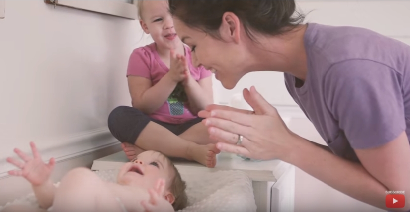 "Como de costumbre" y "mágicamente" : el mismo día a través de los ojos de madre e hijo "Como de costumbre" y "mágicamente" : el mismo día a través de los ojos de madre e hijo