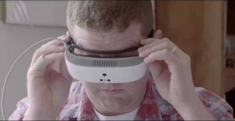 Con la ayuda de gafas inteligentes, un hombre casi ciego pudo ver a su esposa por primera vez Con la ayuda de gafas inteligentes, un hombre casi ciego pudo ver a su esposa por primera vez