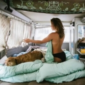 "Con tales compañeros de viaje en cualquier lugar": 6 fotos de bellezas que viajan en una casa rodante.