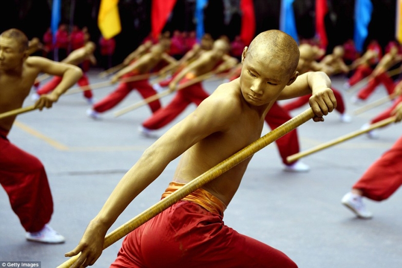 Coro de Kung Fu: 30 mil estudiantes de todo el mundo mostraron una clase en el monasterio Shaolin