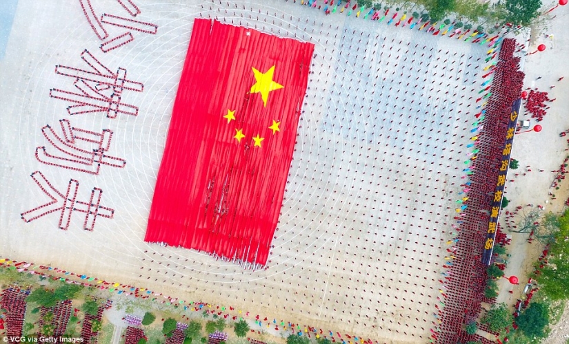 Coro de Kung Fu: 30 mil estudiantes de todo el mundo mostraron una clase en el monasterio Shaolin