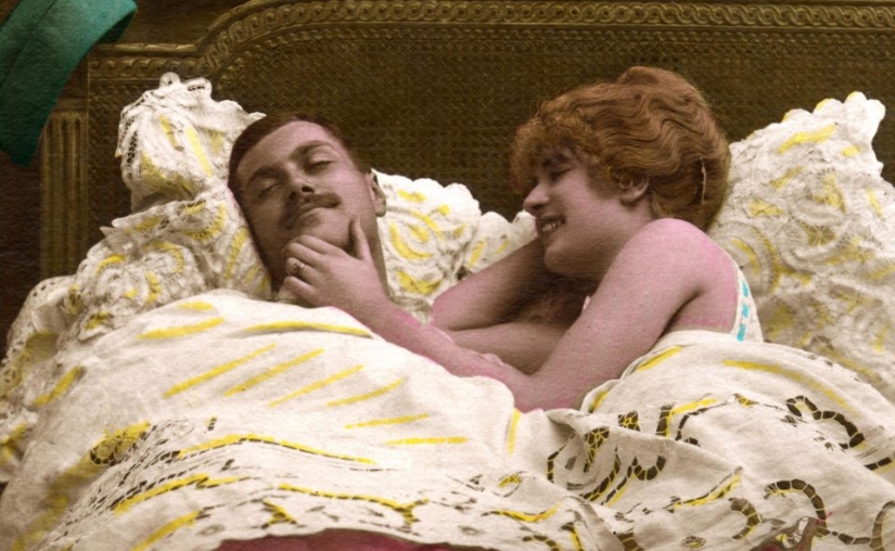 Corrupt love during the war: rare photos of British soldiers found in French brothels during the First World War