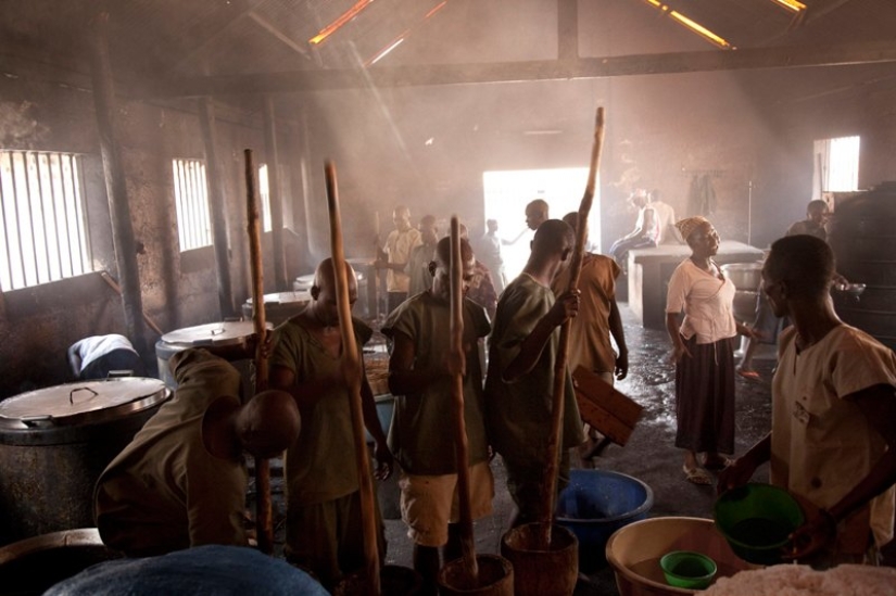 Cárcel para adolescentes en Sierra Leona: ¡aquí es donde está el verdadero infierno!