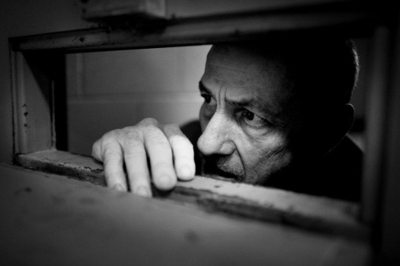 Creepy photos of the mentally ill in an American prison