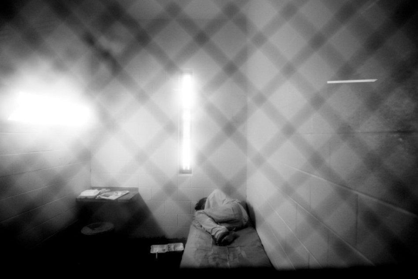 Creepy photos of the mentally ill in an American prison