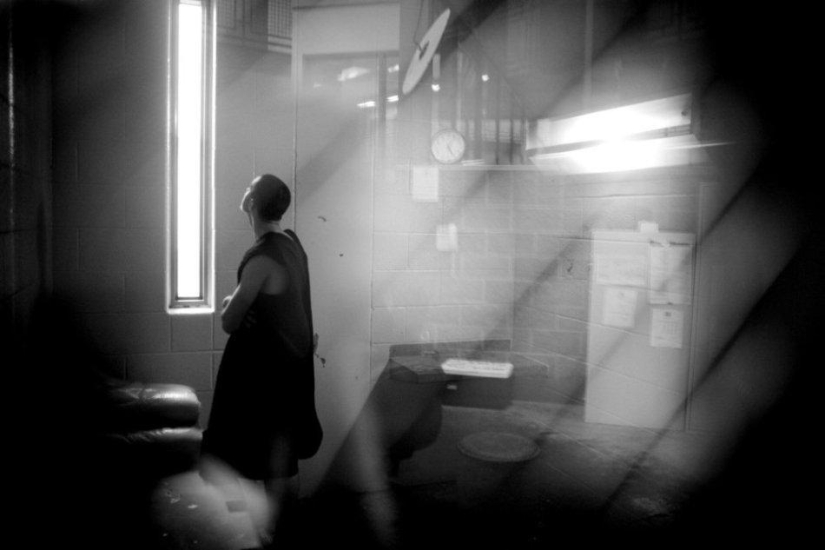 Creepy photos of the mentally ill in an American prison