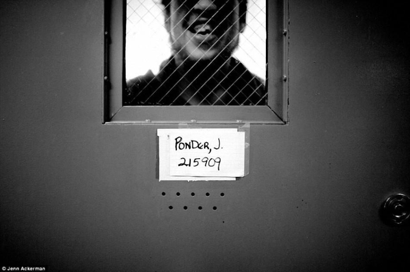 Creepy photos of the mentally ill in an American prison