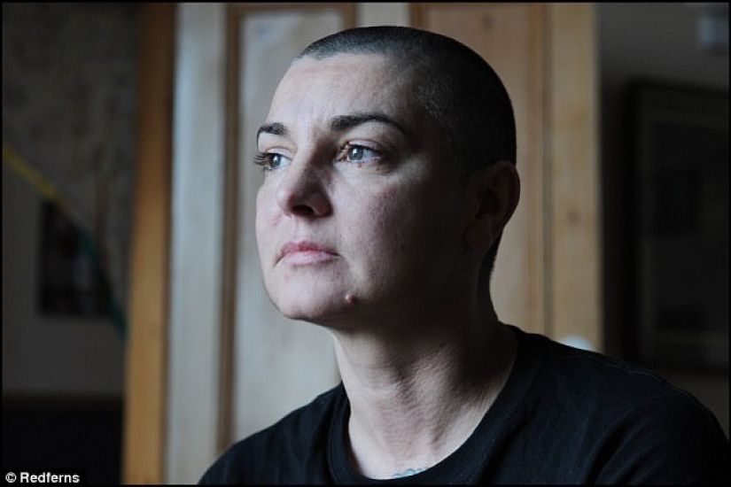 Crying Sinead O'Connor recorded a video message about the fight against depression Crying Sinead O'Connor recorded a video message about the fight against depression