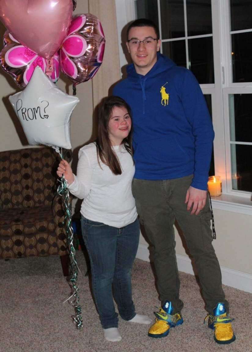 Cuando era niño, le hizo una promesa a una niña con síndrome de Down. ¡Y 7 años después lo mantuvo! Cuando era niño, le hizo una promesa a una niña con síndrome de Down. ¡Y 7 años después lo mantuvo!