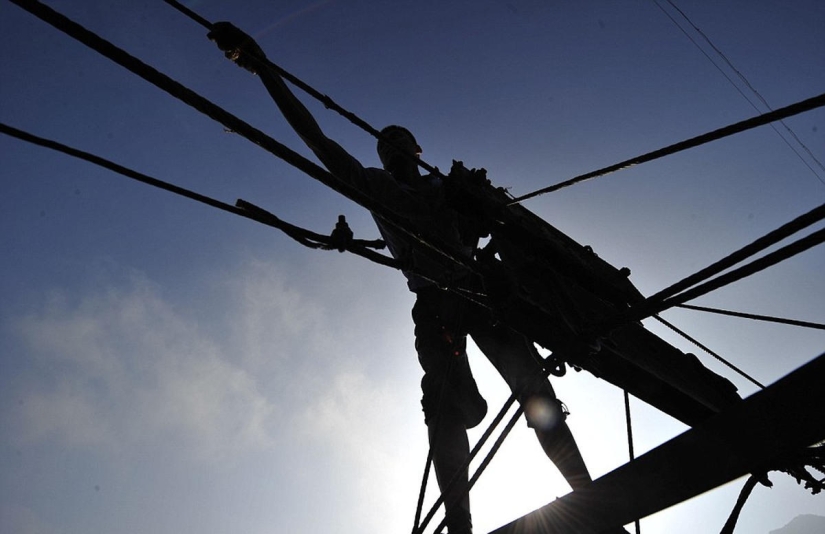 Dangerous path to mountain village