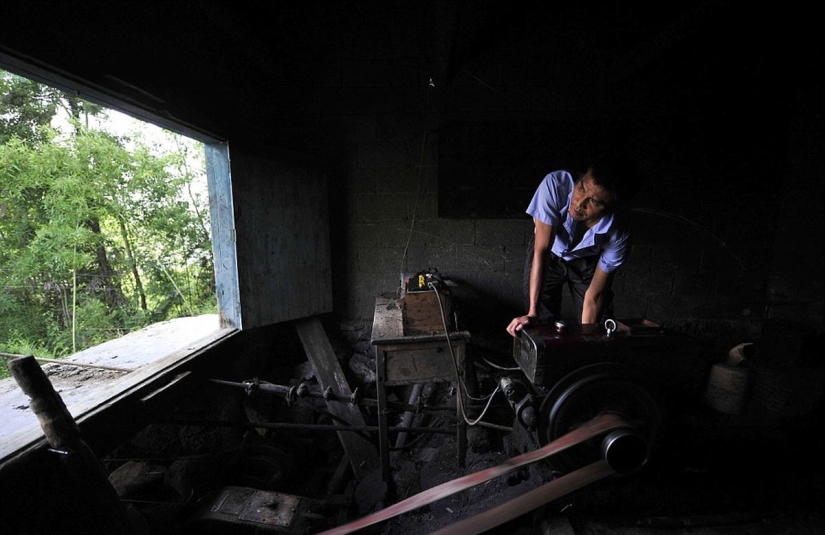 Dangerous path to mountain village