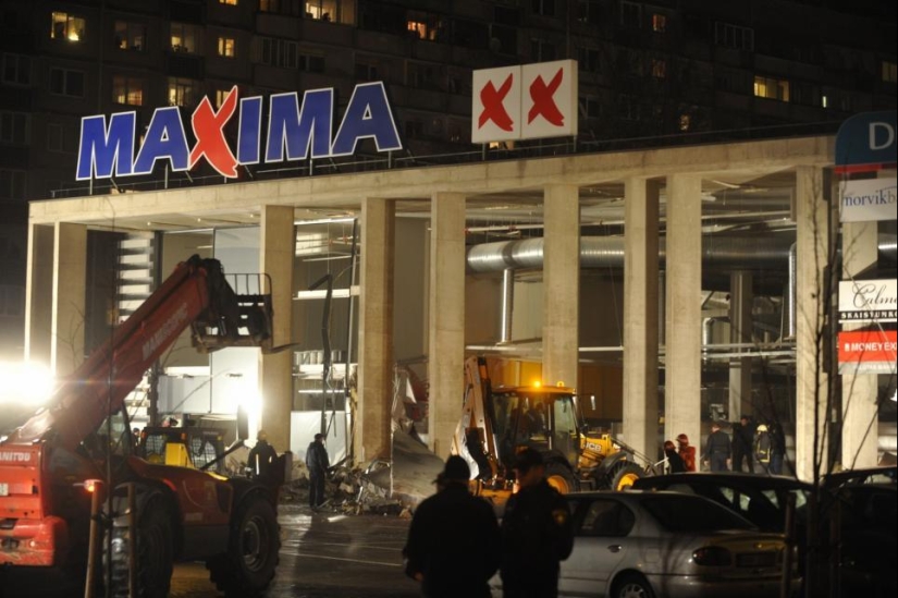 Dangerous shopping: the roof collapsed in one of the shopping centers in Riga Dangerous shopping: the roof collapsed in one of the shopping centers in Riga