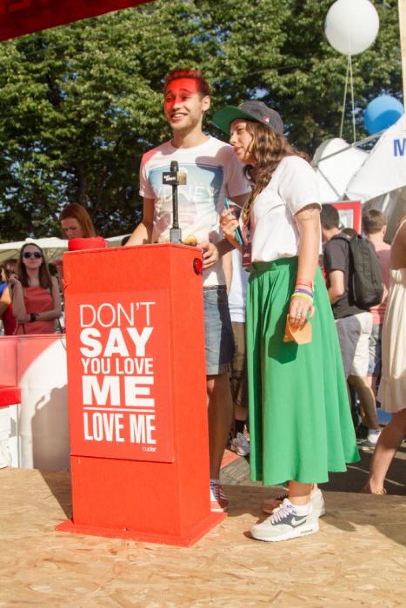Dar dinero y atención Dar dinero y atención