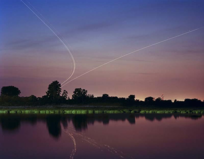 Dazzling light trails of aircraft
