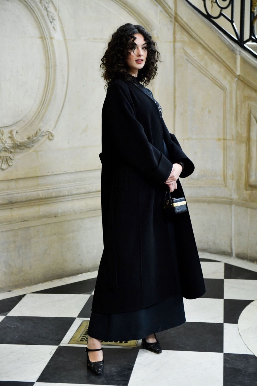 De clásicos sobrios a pura basura: imágenes de estrellas en la Semana de la Moda de París De clásicos sobrios a pura basura: imágenes de estrellas en la Semana de la Moda de París