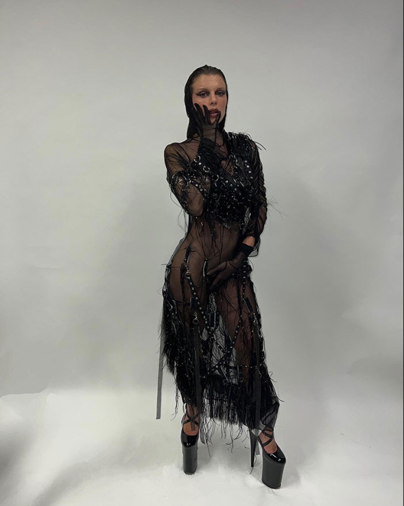 De “la musa de Josh Safdie” a “ícono divisivo de la moda”, aquí están los 10 looks más controvertidos de Julia Fox De “la musa de Josh Safdie” a “ícono divisivo de la moda”, aquí están los 10 looks más controvertidos de Julia Fox