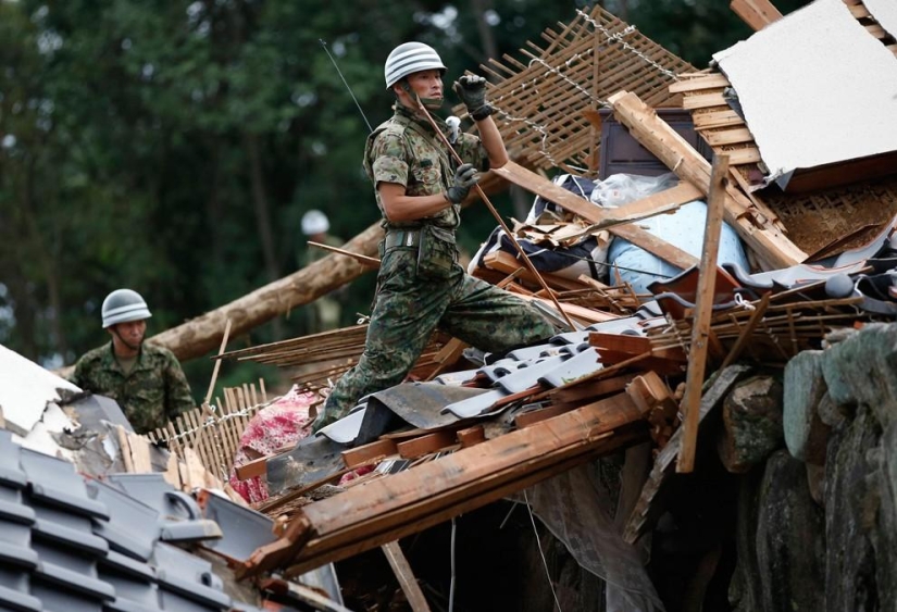 Deadly landslides hit Japan