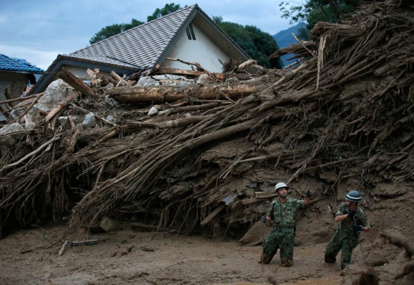 Deadly landslides hit Japan