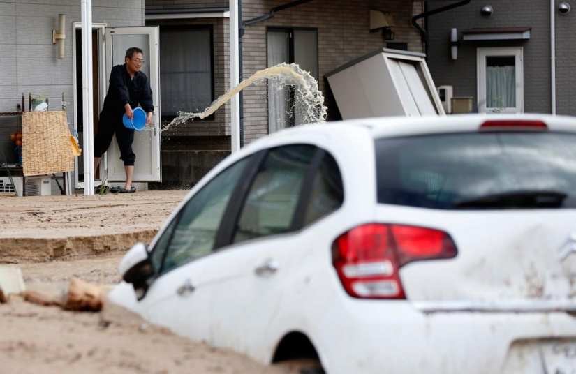 Deadly landslides hit Japan